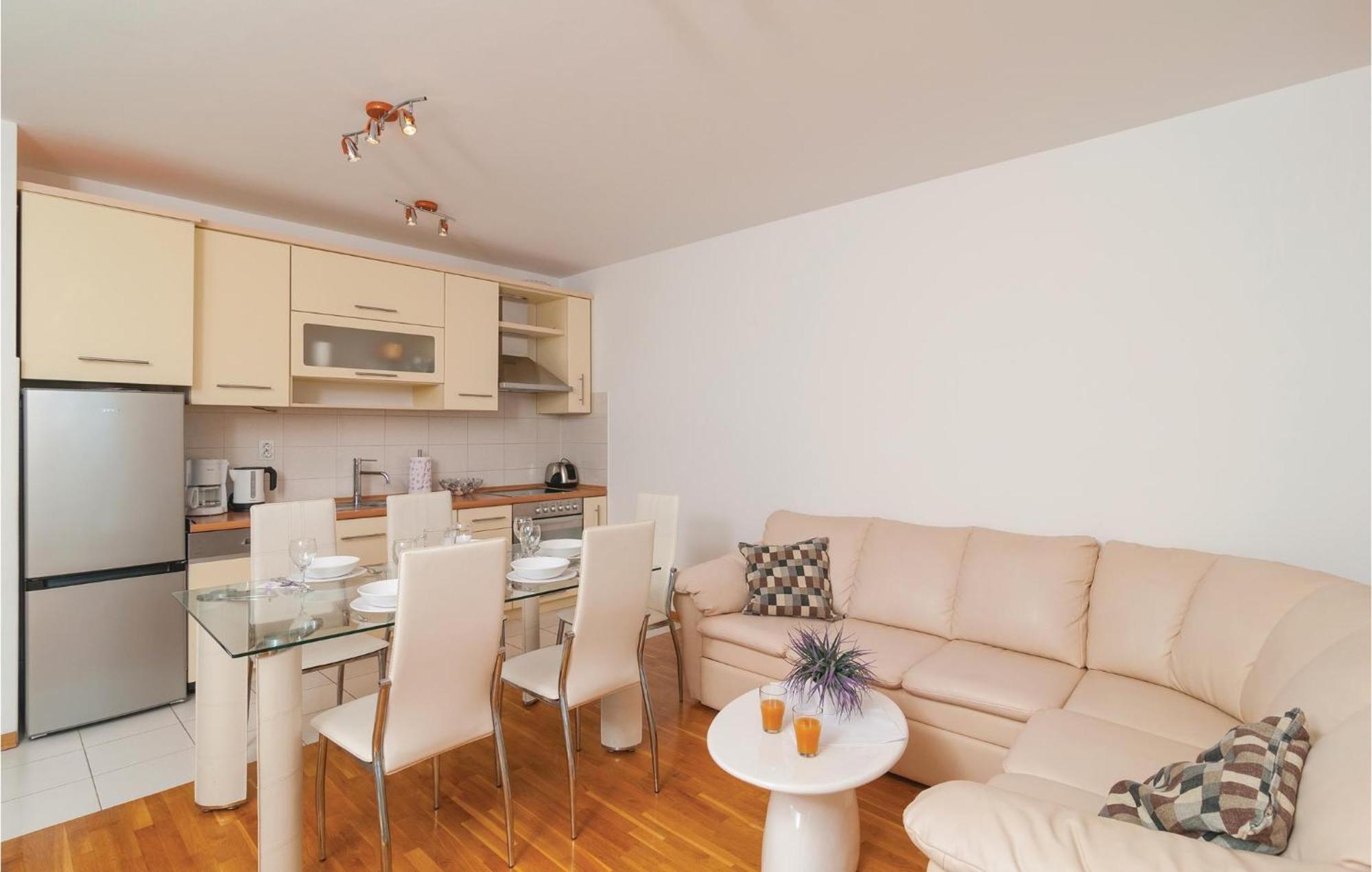 Nice Apartment In Omis With House Sea View Εξωτερικό φωτογραφία