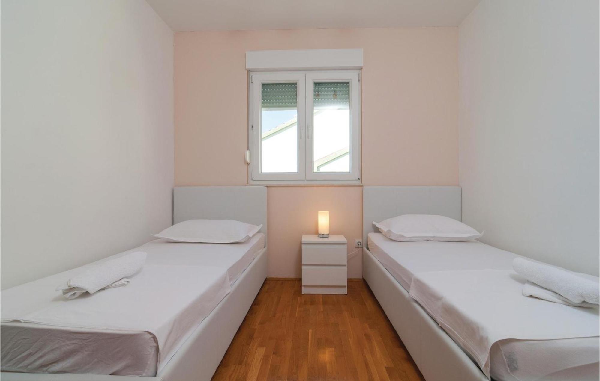 Nice Apartment In Omis With House Sea View Εξωτερικό φωτογραφία